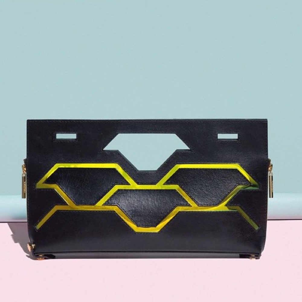 N.O.N.MEMBER PRISMA CLUTCH IN BLACK